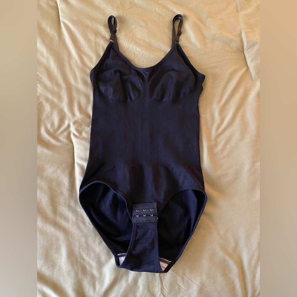 Viral shape wear bodysuit tank. Size M. Color is black.